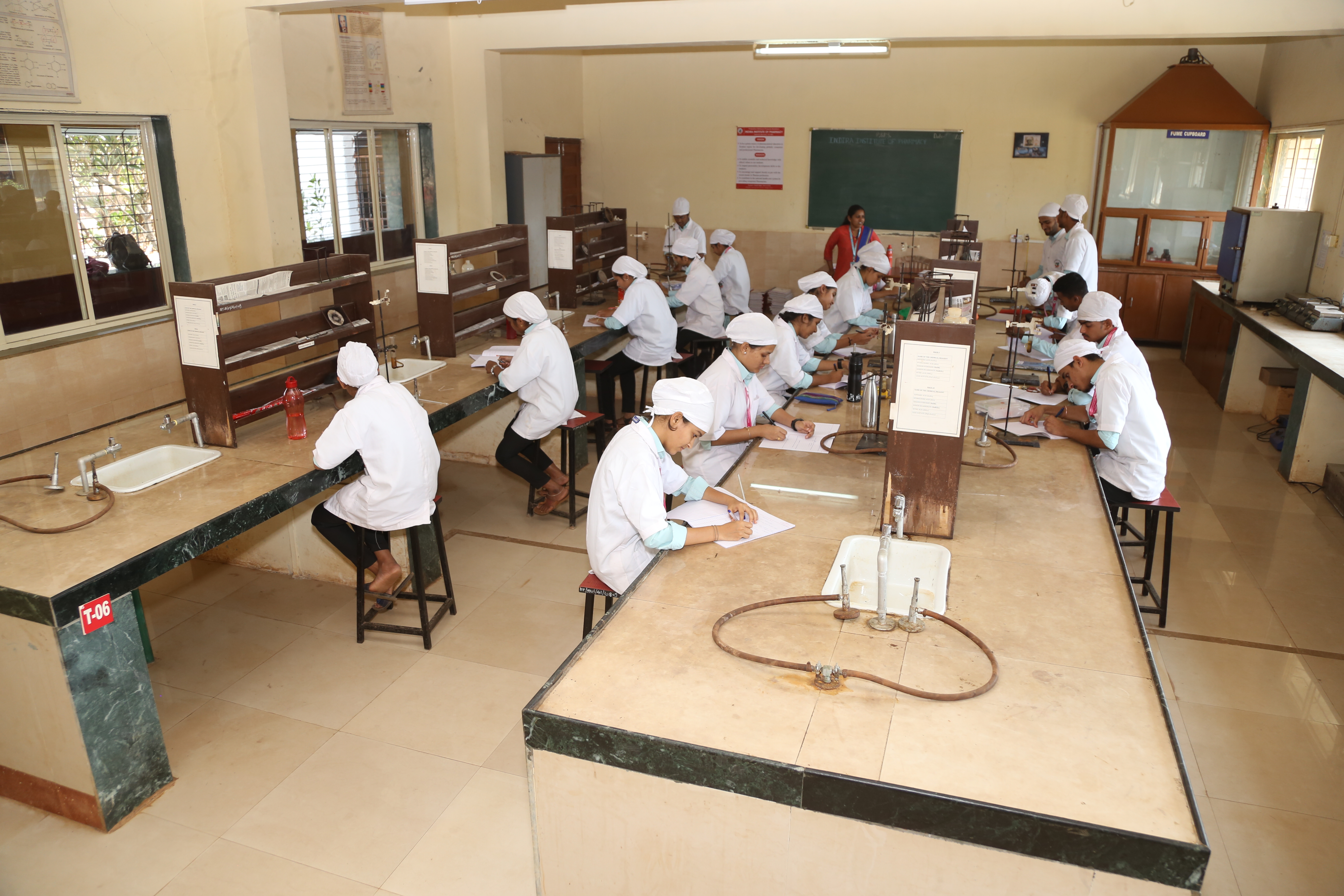 Graduates preparing together